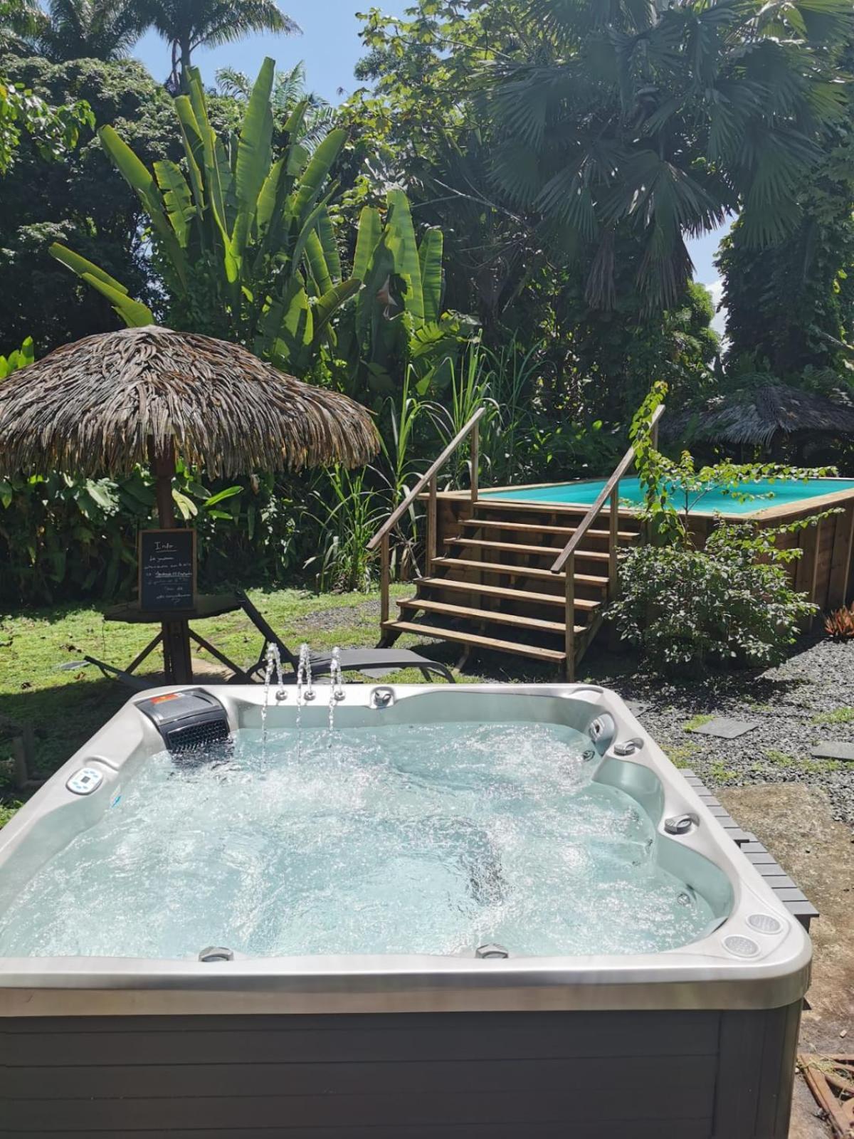 Les De La Lézarde Hotel 3*